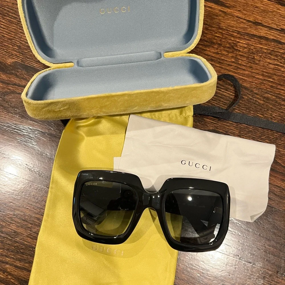 Oversized black and gold square GG gucci sunglasses - Picture 4 of 6
